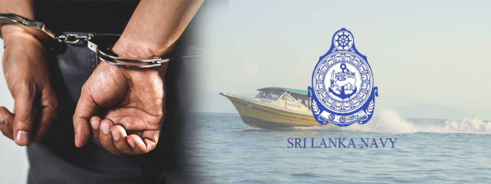 11 மீனவர்கள் கடற்படையினரால் கைது